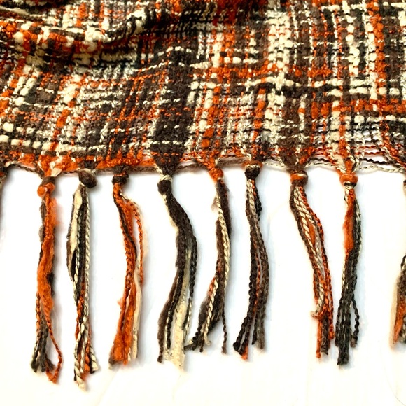 “Steve Madden” nubby yarn woven shawl with fringe- OS - Picture 7 of 10